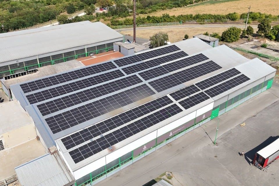 Solarna elektrana snage 400 kWp na krovu poslovnog objekta u Somboru